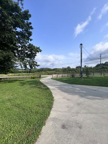 4049 Hampshire Pike, Hampshire, TN 38461