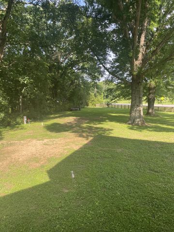 4049 Hampshire Pike, Hampshire, TN 38461