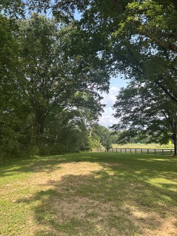 4049 Hampshire Pike, Hampshire, TN 38461