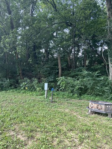 4049 Hampshire Pike, Hampshire, TN 38461