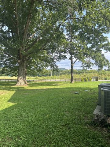 4049 Hampshire Pike, Hampshire, TN 38461