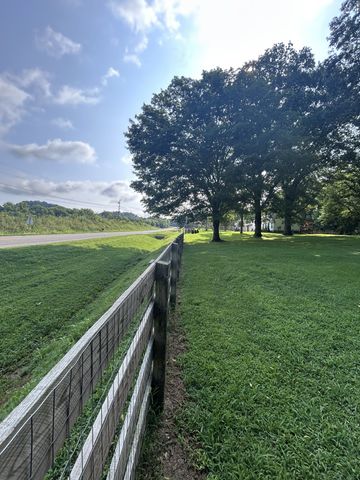 4049 Hampshire Pike, Hampshire, TN 38461