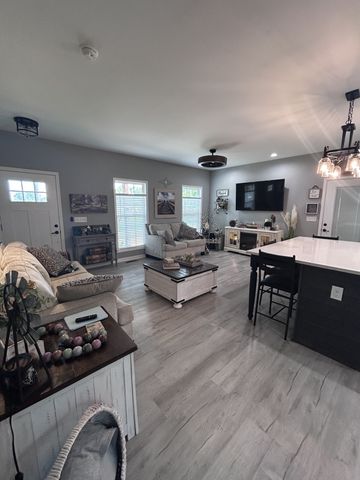 4049 Hampshire Pike, Hampshire, TN 38461