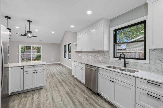 6211 Brandonwood Lane, Fort Wayne, IN 46835
