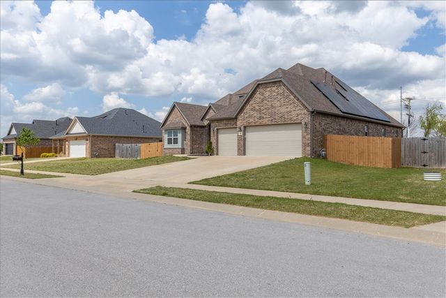 1306 Ruscello Avenue, Tontitown, AR 72762