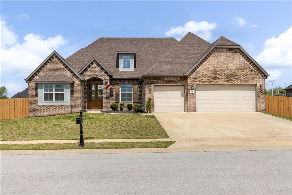 1306 Ruscello Avenue, Tontitown, AR 72762