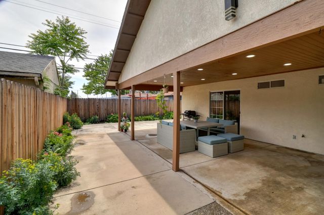 5522 21st Ave, Sacramento, CA 95820