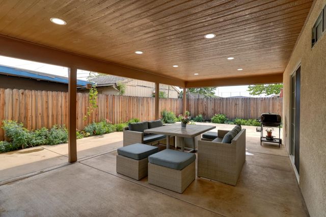 5522 21st Ave, Sacramento, CA 95820