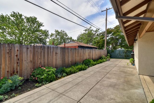 5522 21st Ave, Sacramento, CA 95820