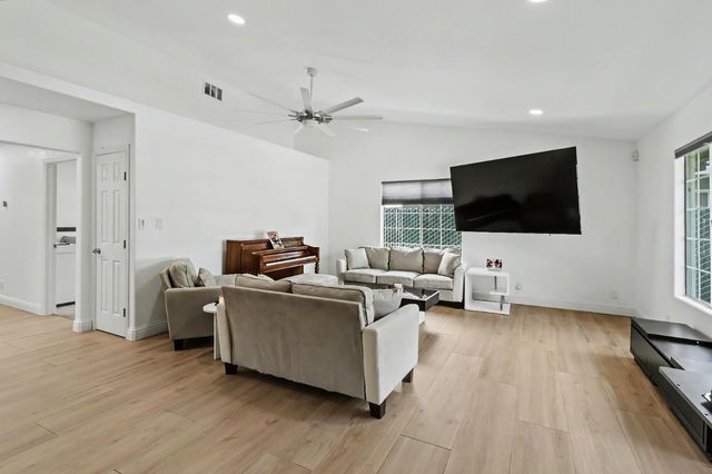 5522 21st Ave, Sacramento, CA 95820