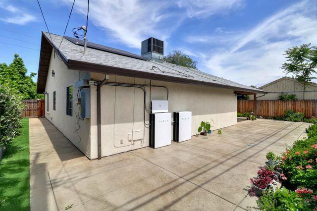 5522 21st Ave, Sacramento, CA 95820