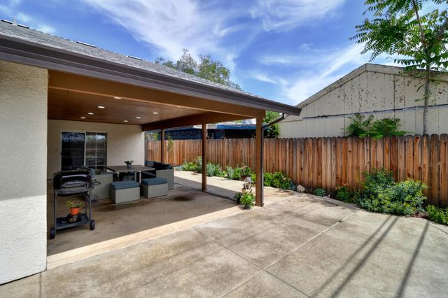 5522 21st Ave, Sacramento, CA 95820