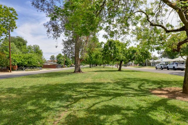 5522 21st Ave, Sacramento, CA 95820