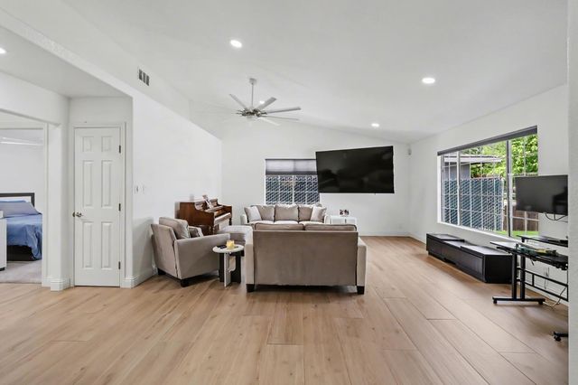 5522 21st Ave, Sacramento, CA 95820