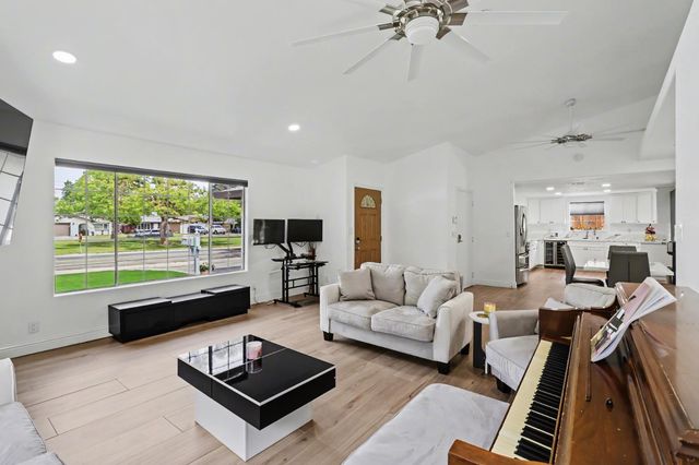 5522 21st Ave, Sacramento, CA 95820