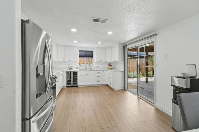 5522 21st Ave, Sacramento, CA 95820