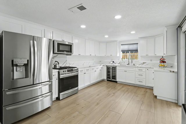 5522 21st Ave, Sacramento, CA 95820