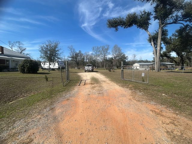 4717 State Line Rd, Cottonwood, AL 36320