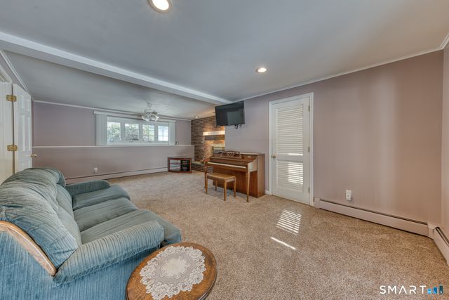 41 Kingswood Drive, Southington, CT 06489