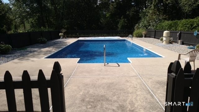 41 Kingswood Drive, Southington, CT 06489