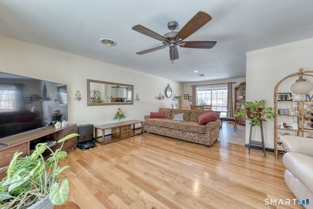 41 Kingswood Drive, Southington, CT 06489