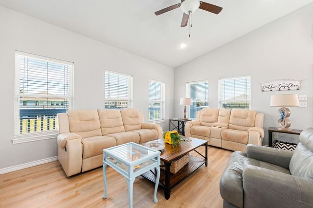 847 S Tinkle Lane, Crystal Beach, TX 77650