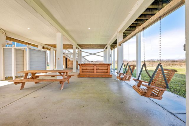847 S Tinkle Lane, Crystal Beach, TX 77650