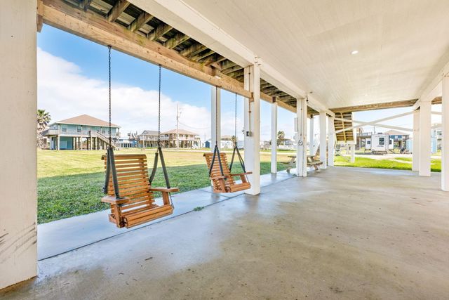 847 S Tinkle Lane, Crystal Beach, TX 77650
