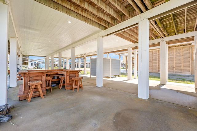 847 S Tinkle Lane, Crystal Beach, TX 77650