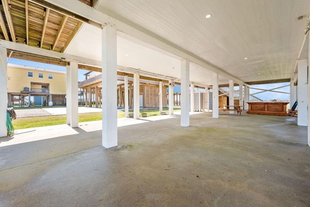 847 S Tinkle Lane, Crystal Beach, TX 77650