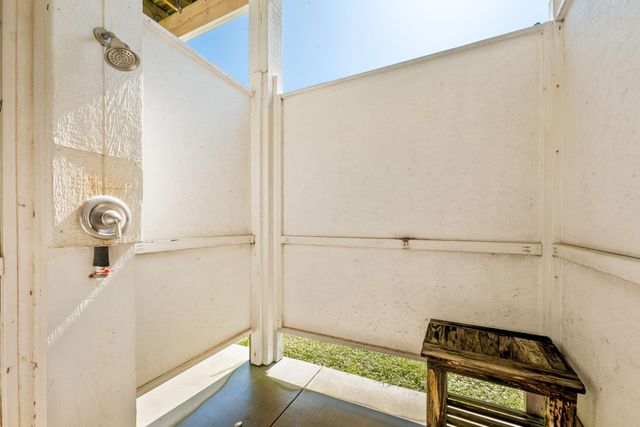 847 S Tinkle Lane, Crystal Beach, TX 77650