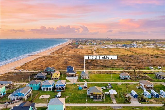 847 S Tinkle Lane, Crystal Beach, TX 77650