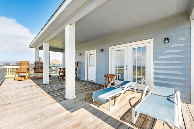 847 S Tinkle Lane, Crystal Beach, TX 77650