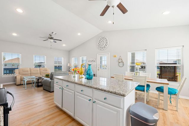 847 S Tinkle Lane, Crystal Beach, TX 77650