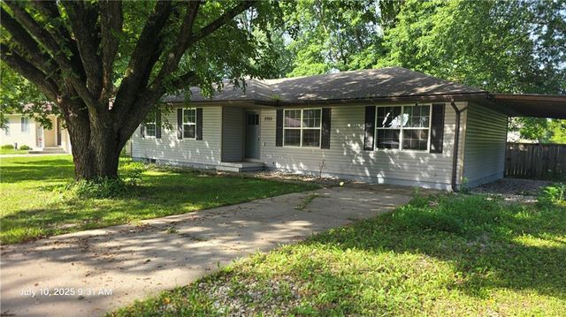2705 Rosebud Circle, Sedalia, MO 65301