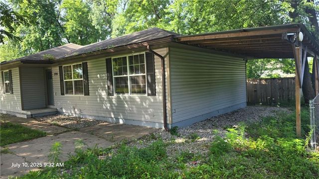2705 Rosebud Circle, Sedalia, MO 65301