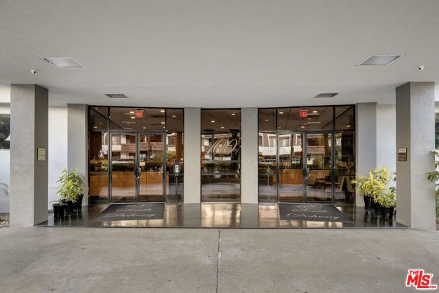 100 S Doheny Drive 805, Los Angeles, CA 90048