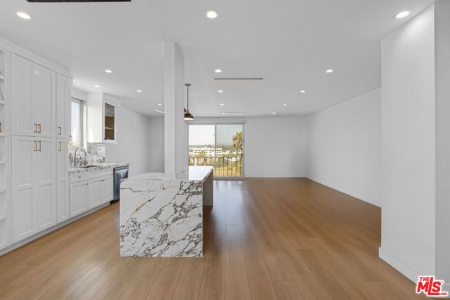 100 S Doheny Drive 805, Los Angeles, CA 90048