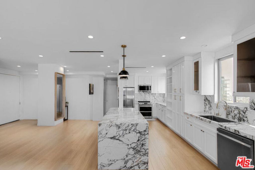 100 S Doheny Drive 805, Los Angeles, CA 90048