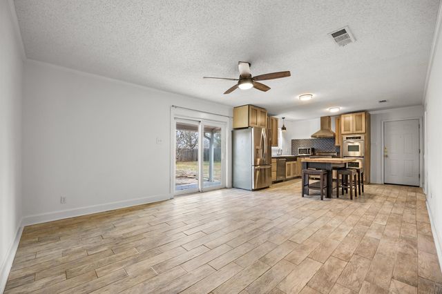 795 Vogel DR, Lockhart, TX 78644