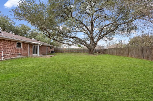 795 Vogel DR, Lockhart, TX 78644