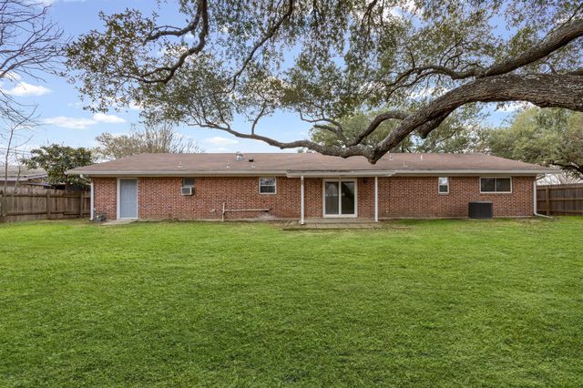 795 Vogel DR, Lockhart, TX 78644