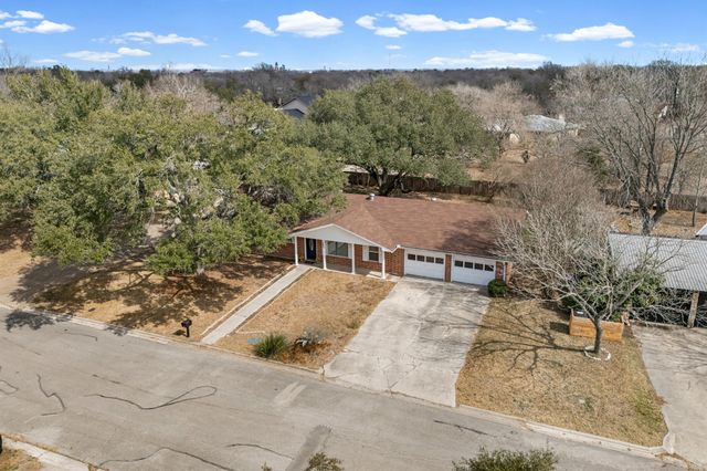 795 Vogel DR, Lockhart, TX 78644
