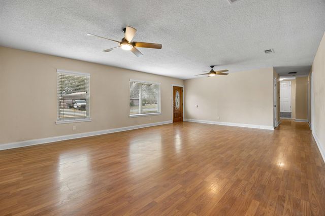 795 Vogel DR, Lockhart, TX 78644