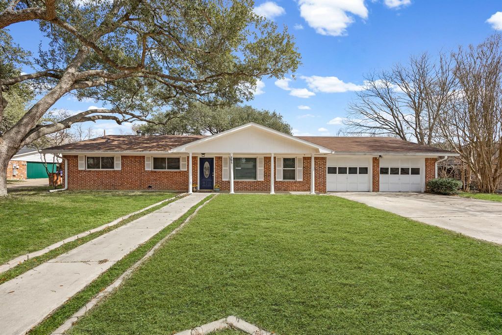 795 Vogel DR, Lockhart, TX 78644