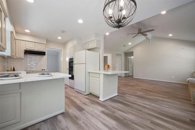1726 Ashford Hollow Lane, Houston, TX 77077
