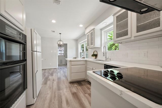 1726 Ashford Hollow Lane, Houston, TX 77077