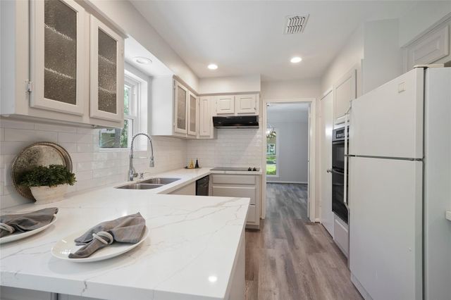1726 Ashford Hollow Lane, Houston, TX 77077