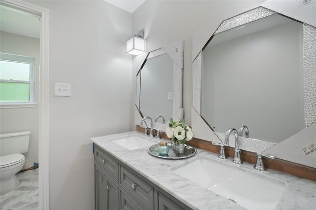 1726 Ashford Hollow Lane, Houston, TX 77077