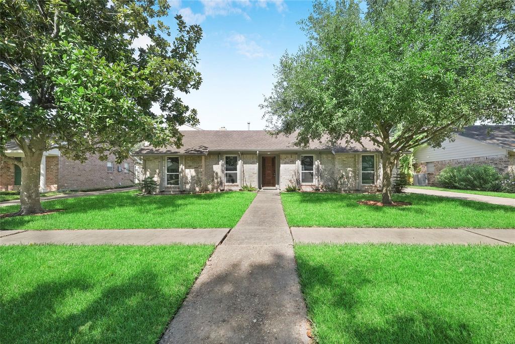 1726 Ashford Hollow Lane, Houston, TX 77077
